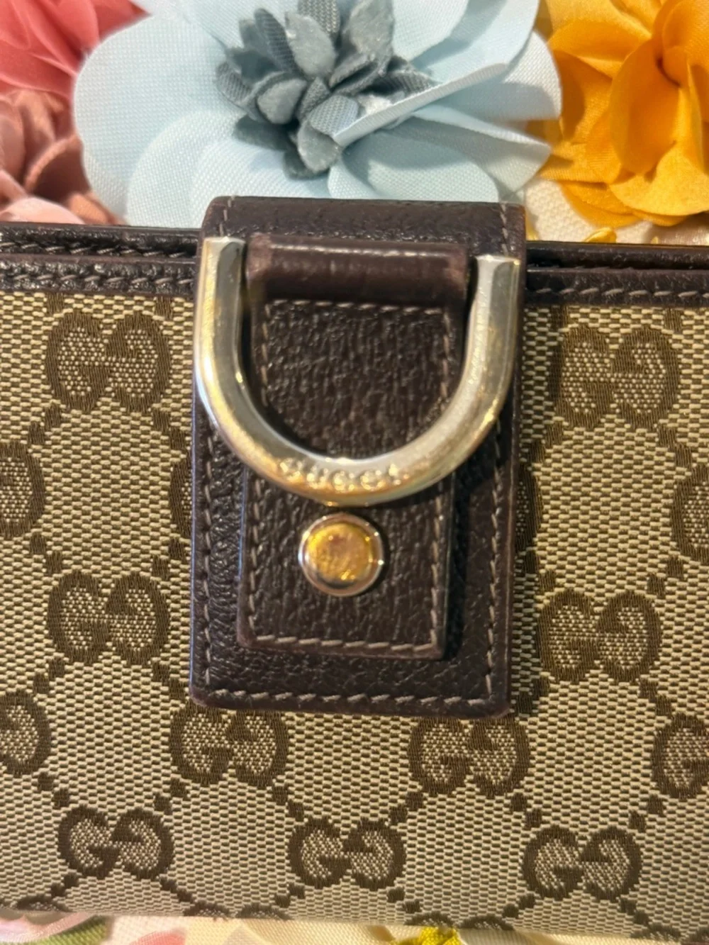 Gucci Beige and Brown Monogram Continental Wallet with Gold Hardware - Picture 4 of 16